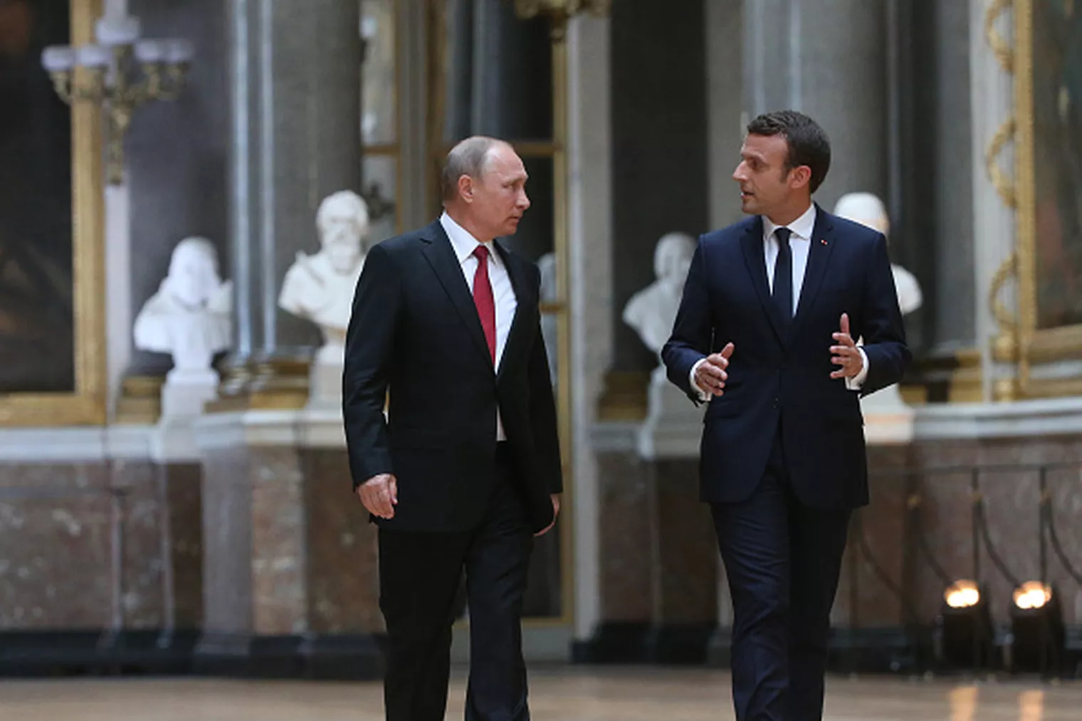 Balls of Steel! Freakout Nation: Macron humiliates Putin in front of crowd (freakoutnation.com)