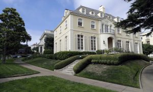 Rich San Franciscans in uproar after their private street is sold (theguardian.com)