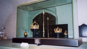Swedish crown jewels: Speedboat thieves steal priceless treasures (bbc.com)